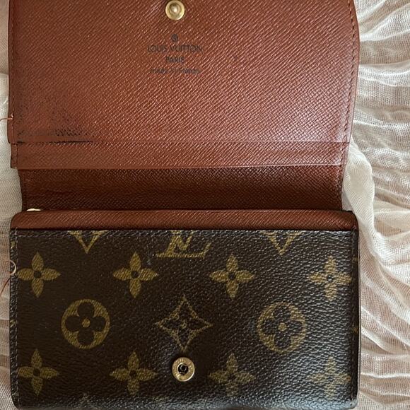 Authentic Louis Vuitton Paris Leather Monogram Snap Wallet - Picture 3 of 16